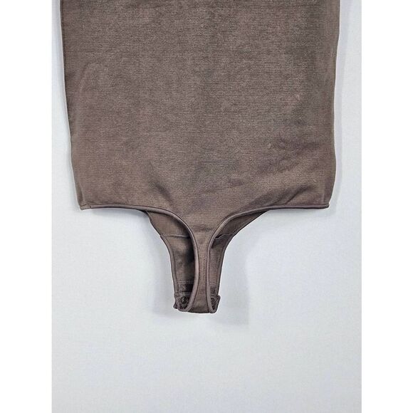 Skims Essential bodysuit Nwot - Picture 8 of 11
